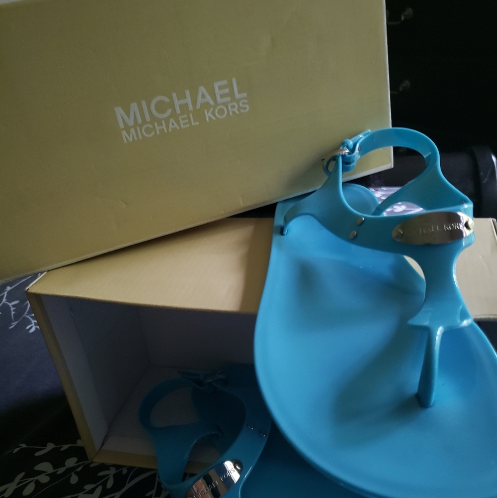 MICHAEL  KORS  SANDALS( sz 8)